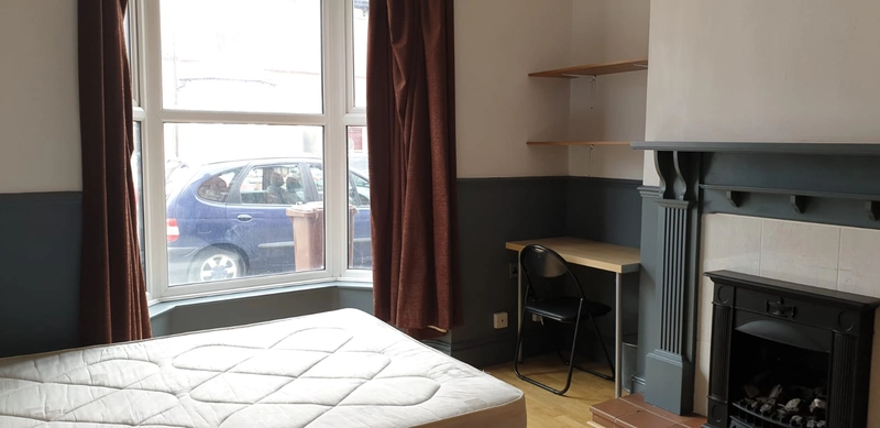 Cranwell Street - 6 Bed (one room remaining) - Thumbnail 3